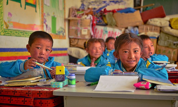 བོད་ཡུལ་རྒྱ་ཡུལ་དུ་འགྱུར་རྒྱུའི་ཐབས་ཤེས་བྱེད་བཞིན་པའི་སྲིད་བྱུས། བོད་ཡུལ་རྒྱ་ཡུལ་དུ་འགྱུར་རྒྱུའི་ཐབས་ཤེས་བྱེད་བཞིན་པའི་སྲིད་བྱུས།