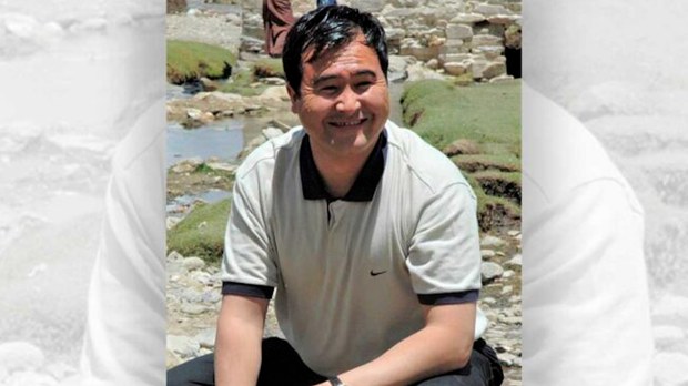 བོད་པའི་ཚོང་པ་རྡོ་རྗེ་བཀྲིས་ལགས་ཀྱི་སྤུན་མཆེད་ཚོས་ཡོངས་གྲགས་ཐོག་ནས་ཁོང་གློད་གྲོལ་དགོས་པའི་འབོད་སྐུ་གནང་བཞིན་པ།