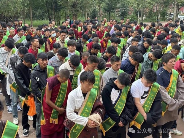 གངས་ལྗོངས་ཤེས་རིག་ནོར་བུའི་སློབ་གླིང་གི་སྒོ་བརྒྱབས་པ།