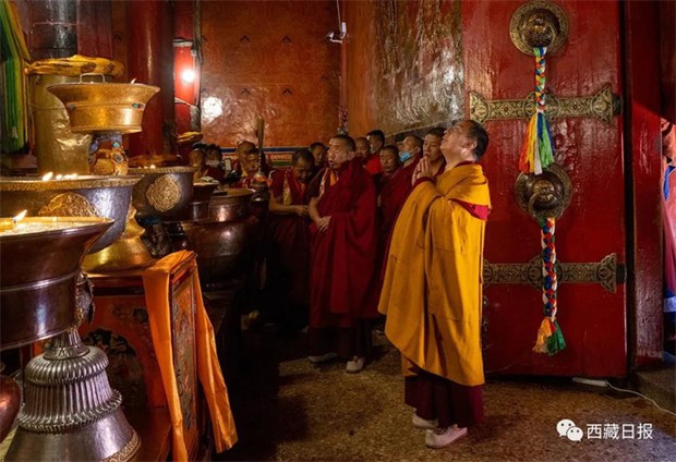རྒྱལ་མཚན་ནོར་བུ་བོད་ཁུལ་དུ་ཆོས་འབྲེལ་དུ་བསླེབས་པ།