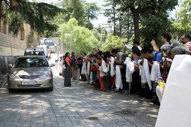 ༧གོང་ས་མཆོག་ནས་ལྡི་ལི་ལ་ཉིན་གྲངས་གསུམ་གྱི་མཛད་འཆར་བསྐྱང་རྒྱུ།