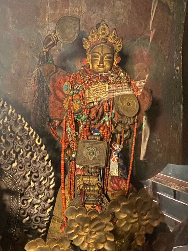 རྔའི་སྟེང་མངོན་པའི་ཨ་ཕྱི་ཆོས་ཀྱི་སྒྲོལ་མའི་སྐུ་བརྙན།