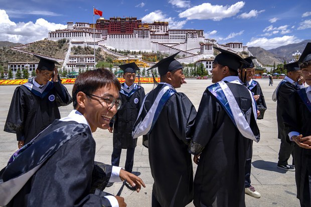 མཐོ་སློབ་ལ་ཡིག་རྒྱུགས་གཏོང་མཁན་ཕྱི་མི་གནས་སྤོ་བ་ཟེར་བའི་བོད་ནང་གི་ཐབས་ཇུས་གསར་པ། མཐོ་སློབ་ལ་ཡིག་རྒྱུགས་གཏོང་མཁན་ཕྱི་མི་གནས་སྤོ་བ་ཟེར་བའི་བོད་ནང་གི་ཐབས་ཇུས་གསར་པ།