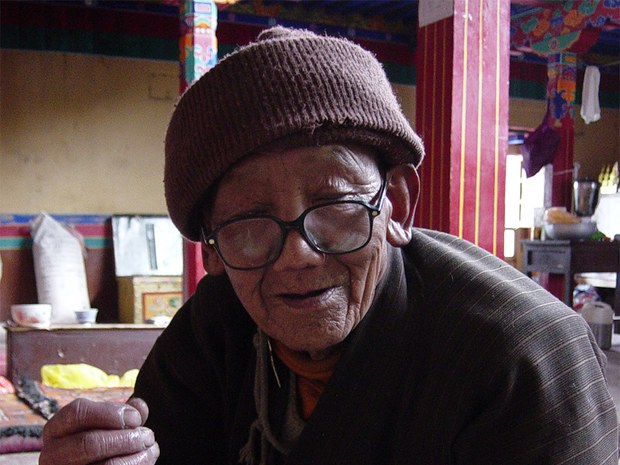 རིག་གནས་གསར་བརྗེ་སྐབས་གཙུག་ལག་ཁང་དང་མཆོད་རྟེན་ཀཀྞི་སྒོ་བཞི་གཏོར་བའི་གནས་ཚུལ་ངོ་སྤྲོད།