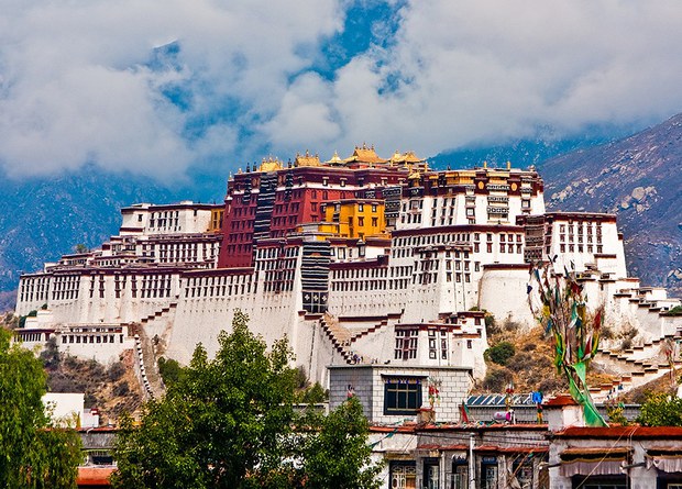 འབྲོག་པ་ན་གཞོན་བརྒྱད་ཨ་མདོ་མཚོ་སྔོན་པོ་ནས་ལྷ་སར་འགྲོ་སྐབས་ཀྱི་ལོ་རྒྱུས་དང་ཚོར་སྣང༌།