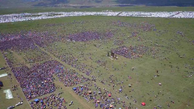 མདོ་སྨད་རྨ་ཆུ་རྫོང་ནང་དུས་འཁོར་དབང་ཆེན་གནང་བཞིན་པ།