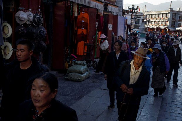 ལྷ་སར་ཡོང་སྒོ་དམའ་བའི་ས་གནས་བོད་མིར་དཀའ་ངལ།