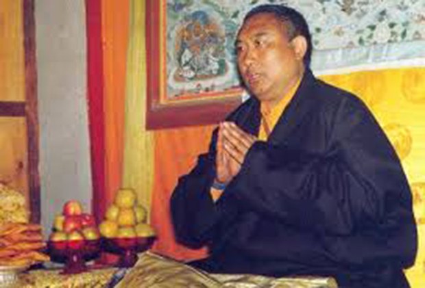 ༧ཀུན་གཟིགས་༧པཎ་ཆེན་སྐུ་ཕྲེང་ ༡༠ ཆེན་པོར་རྗེས་དྲན་ཞུས་པ།