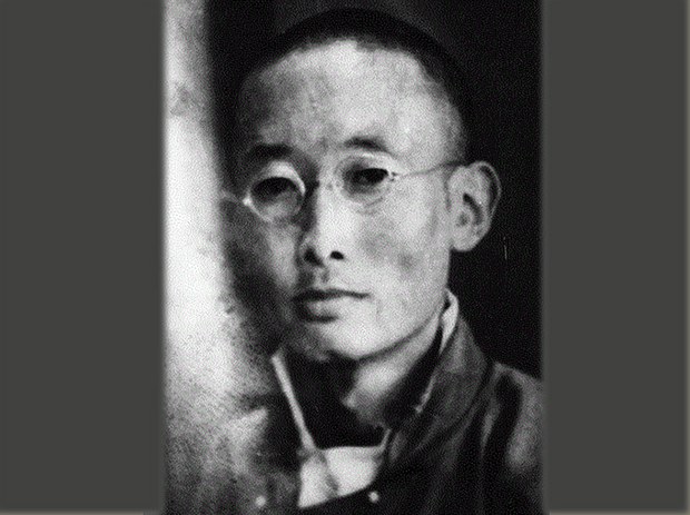 བློ་གྲོས་ལྷ་དབང་ལགས་ཀྱིས་སྔར་ལྷ་སར་དགེ་འདུན་ཆོས་འཕེལ་ལགས་ཇི་ལྟར་མཇལ་བའི་སྐོར།