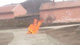 རྔ་བ་ས་ཁུལ་དེ་ཅིའི་ཕྱིར་རང་ལུས་མེར་སྲེག་གཏོང་ཡུལ་མང་ཤོས་སུ་གྱུར་པ།