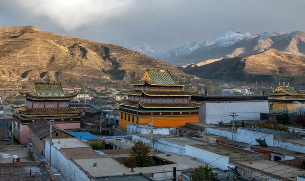 སློབ་འབྲིང་དག་ཏུ་བསླབ་བྱ་ཁག་ཅིག་རྒྱ་ཡིག་གི་སློབ་དེབ་དུ་བསྒྱུར་ཡོད་པ། སློབ་འབྲིང་དག་ཏུ་བསླབ་བྱ་ཁག་ཅིག་རྒྱ་ཡིག་གི་སློབ་དེབ་དུ་བསྒྱུར་ཡོད་པ།