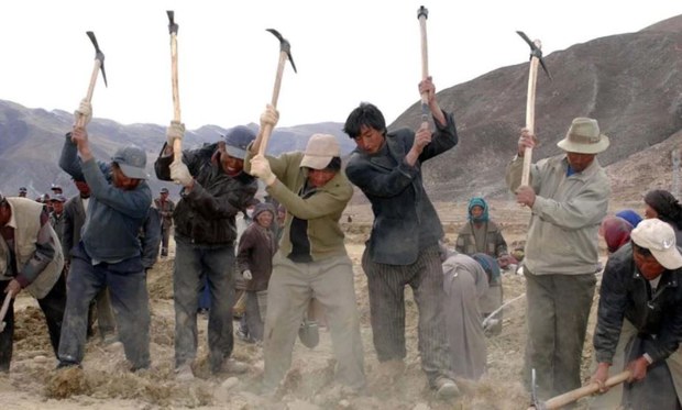 བཙན་དབང་གིས་ངལ་རྩོལ་དུ་བཀོལ་པ་ཞེས་པའི་སྙན་ཐོ། བཙན་དབང་གིས་ངལ་རྩོལ་དུ་བཀོལ་པ་ཞེས་པའི་སྙན་ཐོ།