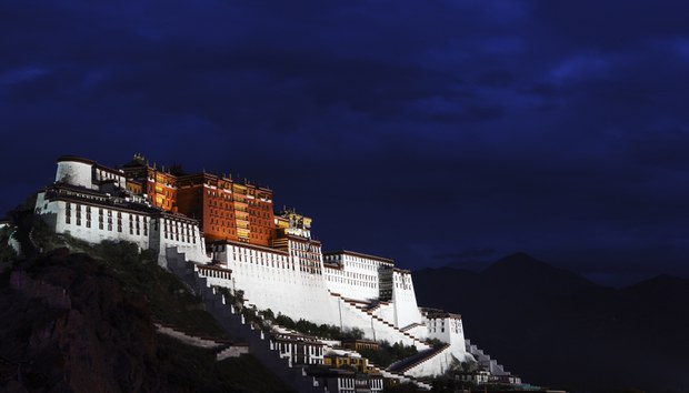 དགའ་ལྡན་ཕོ་བྲང་གཞུང་དབུ་བརྙེས་པ་ནས་སྲིད་འཛིན་ལམ་སྲོལ་གསར་པ།