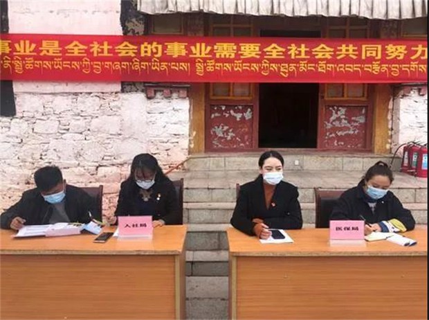 བོད་ལྗོངས་ནག་ཆུ་གྲོང་ཁྱེར་སོག་རྫོང་རི་སྤུངས་བཙུན་དགོན་དུ་ཆབ་སྲིད་སློབ་གསོ།