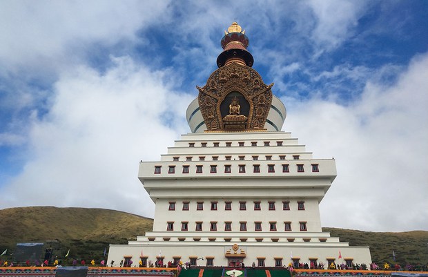 ཁྱུང་ཆུ་རྫོང་དུ་འཛམ་གླིང་ཞི་བདེ་མཆོད་རྟེན་ཆེན་མོ་གསར་བཞེངས།