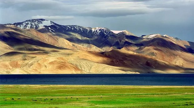 བོད་ཀྱི་པུར་རྒྱལ་གངས་རི་ཟེར་བའི་གནས་རི།