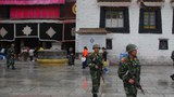 ལྷ་སའི་ནང་དྲམ་དྲག་ཤུགས་ཆེ་བྱེད་བཞིན་པ།