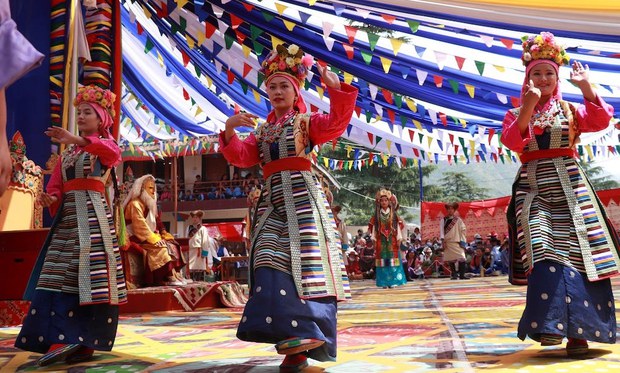 བོད་ཀྱི་རོལ་གཞས་བོད་རིགས་ན་གཞོན་ཚོར་སློབ་འཁྲིད་གནང་ཕྱོགས།