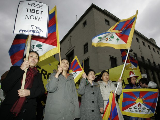 རྒྱ་གཞུང་ནས་བོད་ཀྱི་བུད་མེད་ཆབ་སྲིད་བཙོན་པའི་ཐོག་སྡུག་སྦྱོང་།