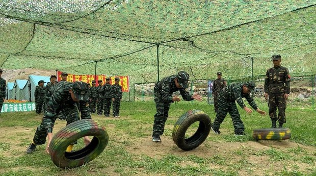 བོད་ཀྱི་སྐད་ཡིག་སློབ་སྦྱོང་སྤྲོད་རྒྱུའི་ཚབ་ཏུ་དམག་དོན་ཟབ་སྦྱོང་སྤྲོད་པ།