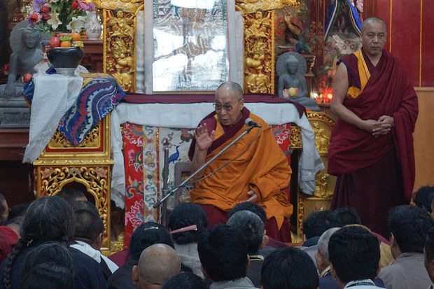 དུས་འཁོར་དབང་ཆེན་མ་ཞུས་ནས་བོད་ནང་ལོག་མཁན་ཁག་ལ་འདྲི་རྩད་དང་བྱ་དགའ།