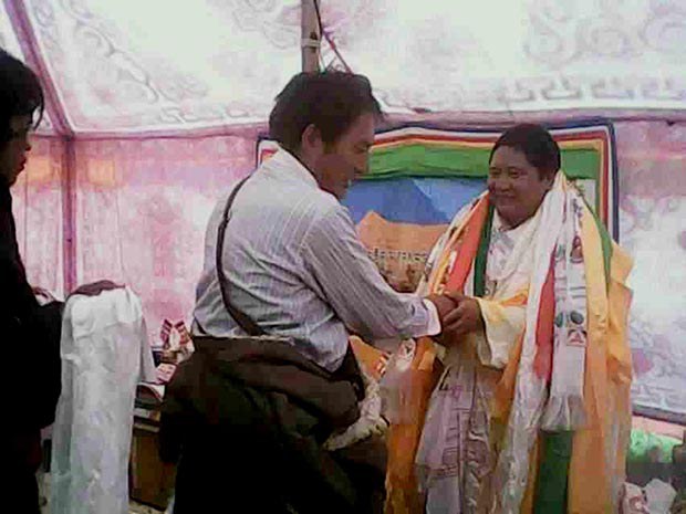 ཆབ་སྲིད་བཙོན་པ་ཨ་སྐྱ་ཚེ་སྐྱབས་གློད་བཀྲོལ། ཆབ་སྲིད་བཙོན་པ་ཨ་སྐྱ་ཚེ་སྐྱབས་གློད་བཀྲོལ།