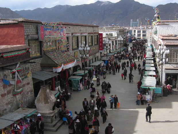 ལྷ་སའི་ཚེ་སྨོན་གླིང༌།