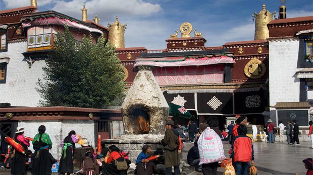 བོད་ཀྱི་ལོ་རྒྱུས་ལྡན་པའི་བོད་ཀྱི་གནའ་བོའི་ཤུལ་རྫས།