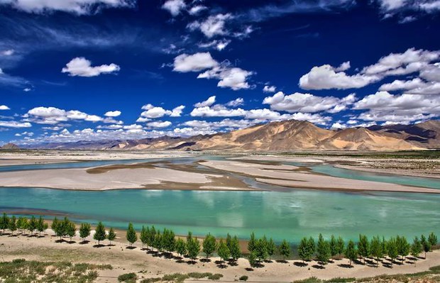 ཡར་ལུང་གཙང་པོ་དེ་བོད་ནས་རྒྱ་གར་དང་སྦང་ལ་རྡེཤ་ནང་འབབས་ཀྱི་ཡོད་པ།