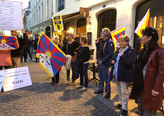 ཁུང་ཙི་བསྟི་གནས་ཁང་གསར་འཛུགས་ལ་ངོ་རྒོལ། ཁུང་ཙི་བསྟི་གནས་ཁང་གསར་འཛུགས་ལ་ངོ་རྒོལ།
