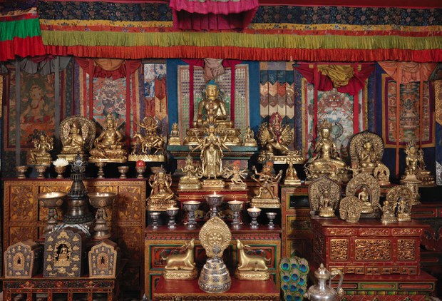 བོད་བརྒྱུད་ནང་བསྟན་གྱི་གནའ་ཤུལ་དངོས་རྫས།