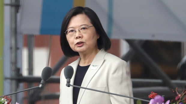 ཐེ་ཝན་སྲིད་འཛིན་མཆོག་གིས་རྒྱ་ནག་དང་ཐེ་ཝན་ཡུལ་གྲུ་གཉིས་ཀྱི་ཛ་དྲག་གནས་སྟངས་སྐོར་གསུང་བཤད་གནང་ཡོད་པ། ཐེ་ཝན་སྲིད་འཛིན་མཆོག་གིས་རྒྱ་ནག་དང་ཐེ་ཝན་ཡུལ་གྲུ་གཉིས་ཀྱི་ཛ་དྲག་གནས་སྟངས་སྐོར་གསུང་བཤད་གནང་ཡོད་པ།