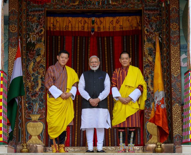 རྒྱ་གར་གྱི་སྲིད་བློན་མཆོག་ལ་འབྲུག་རྒྱལ་ཁབ་ཀྱི་ཆེས་མཐོ་བའི་སྤྱི་དམངས་གཟེངས་རྟགས་ཕུལ་བ།