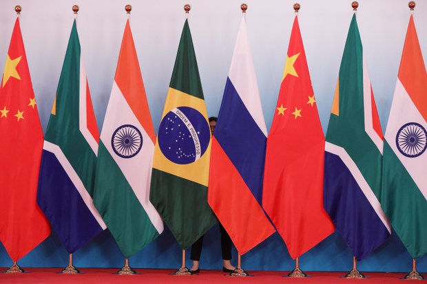 BRICS ཞེས་པའི་རྒྱལ་ཁབ་ལྔའི་ལྷན་ཚོགས་ནང་ཚོགས་མི་རྒྱལ་ཁབ་གསར་པ་དྲུག་གསར་འཇུག་བྱས་ཡོད་པ།