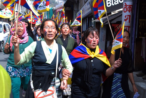 རྒྱལ་ཁབ་སྔུག་ཤོས་སུ་ཐེར་འདོན།