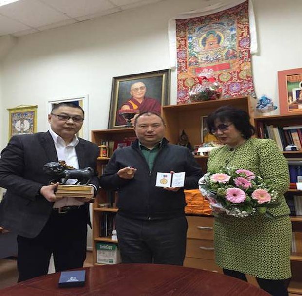 ༧གོང་ས་མཆོག་ལ་གཟེངས་རྟགས་ཕུལ་བ།