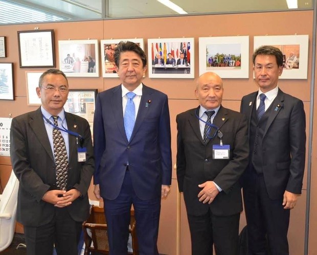 ཉི་ཧོང་སྲིད་བློན་ཟུར་པ་ཨ་བྷེ་མཆོག་གིས་བོད་དོན་མུ་མཐུད་རྒྱབ་སྐྱོར་གནང་རྒྱུ་ཡིན་གསུངས་པ། ཉི་ཧོང་སྲིད་བློན་ཟུར་པ་ཨ་བྷེ་མཆོག་གིས་བོད་དོན་མུ་མཐུད་རྒྱབ་སྐྱོར་གནང་རྒྱུ་ཡིན་གསུངས་པ།