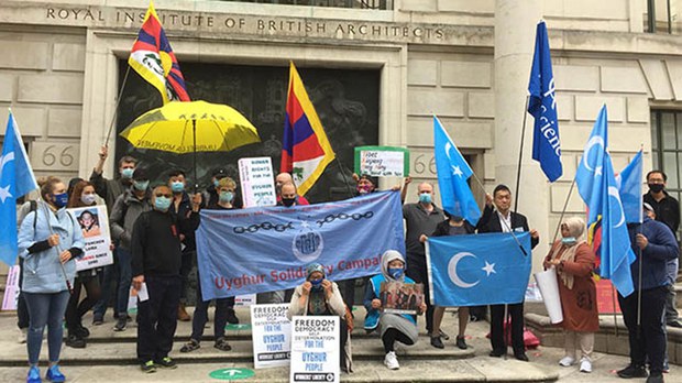 རྒྱ་ནག་དམར་ཤོག་པའི་སྲིད་གཞུང་དབུ་བརྙེས་པའི་ཉིན་ངོ་རྒོལ་སྤེལ་རྒྱུ། རྒྱ་ནག་དམར་ཤོག་པའི་སྲིད་གཞུང་དབུ་བརྙེས་པའི་ཉིན་ངོ་རྒོལ་སྤེལ་རྒྱུ།