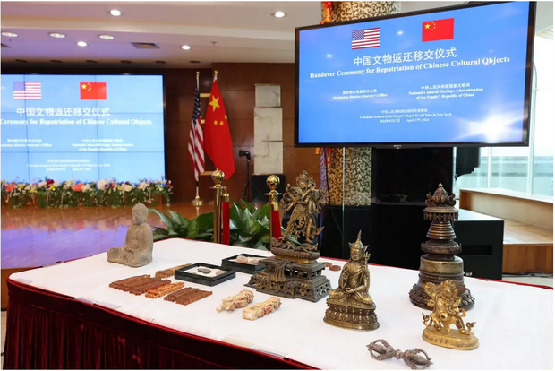 བོད་པའི་ནང་ཆོས་ཀྱི་གནའ་ཤུལ་དངོས་རྫས་ཁག་༣༨རྒྱ་ནག་ལ་ཕྱིར་སློག་བྱས་པ།