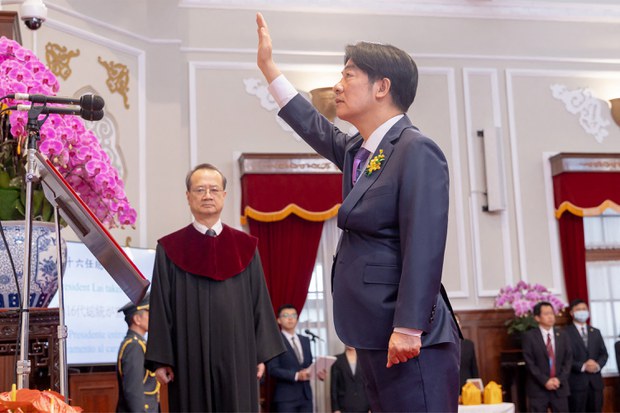 ཐའེ་ཝན་གྱི་སྲིད་འཛིན་མཆོག་གི་དམ་འབུལ། ཐའེ་ཝན་གྱི་སྲིད་འཛིན་མཆོག་གི་དམ་འབུལ།