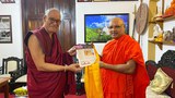 ཤྲི་ལང་ཀའི་ནང་ཡུལ་མི་ཚོས་༧གོང་ས་༧སྐྱབས་མགོན་ཆེན་པོ་མཆོག་གི་ཆིབས་བསྒྱུར་ལ་འདོད་མོས་ཆེན་པོ་གནང་བཞིན་ཡོད་པ།
