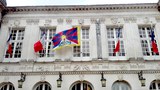 ཡོ་རོབ་ཀྱི་གྲོང་སྡེ་ལྷན་ཁང་མང་པོས་གསུམ་བཅུ་དུས་དྲན་སྐབས་བོད་ཀྱི་རྒྱལ་དར་སྒྲེང་འཛུགས་གནང་བ།
