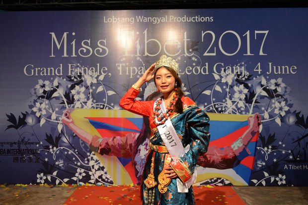 བོད་ཀྱི་མཛངས་མ་བསྟན་འཛིན་དཔལ་སྒྲོན་ལགས་༢༠༢༣ལོའི་གོ་ལའི་མཛེས་མའི་འགྲན་བསྡུར་ནང་མཉམ་བཞུགས་གནང་བའི་སྐོར། བོད་ཀྱི་མཛངས་མ་བསྟན་འཛིན་དཔལ་སྒྲོན་ལགས་༢༠༢༣ལོའི་གོ་ལའི་མཛེས་མའི་འགྲན་བསྡུར་ནང་མཉམ་བཞུགས་གནང་བའི་སྐོར།