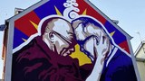 ༧གོང་ས་མཆོག་དང་རི་ཆརཌ་མོའོར་རྣམ་གཉིས་ཀྱི་སྐུ་པར་སྡེབས་རིས་སུ་བཀོད་པ།