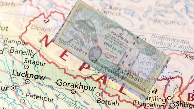 རྒྱ་གར་གྱི་ས་ཁོངས་ས་ཆ་ཁག་གསུམ་འཁོད་པའི་ས་ཁྲ་བལ་ཡུལ་གྱི་ཤོག་དངུལ་གསར་པའི་སྟེང་དུ་བཀོད་པའི་སྐོར་ལ་གླེང་བ།