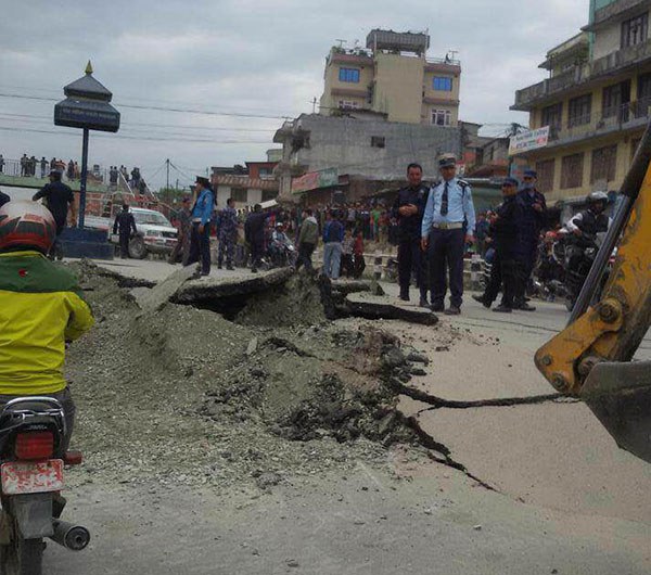 བལ་ཡུལ་ནང་ས་འགུལ་དྲག་པོ་བརྒྱབ་པ།