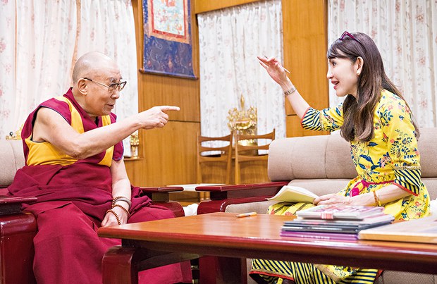 རྩོམ་པ་པོ་ རཱི་མ་ ཕུ་ཇི་ཏ་ ནས་༸གོང་ས་མཆོག་གི་མཇལ་ཁ་ཞུས་འདུག