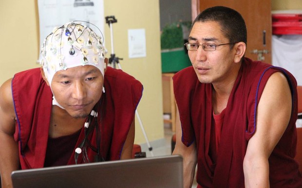 དགོན་སྡེ་ཁག་ནས་མཚན་རིག་སློབ་ཁྲིད།