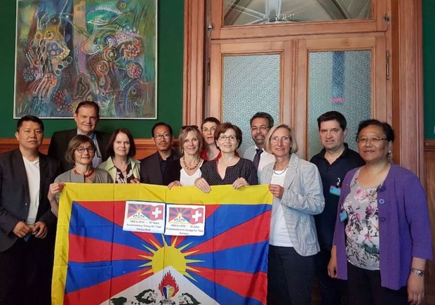 སུད་སི་གྲོས་ཚོགས་ཀྱི་བོད་དོན་རྒྱབ་སྐྱོར་ཚོགས་པའི་ཚོགས་ཐེངས་དང་པོ། སུད་སི་གྲོས་ཚོགས་ཀྱི་བོད་དོན་རྒྱབ་སྐྱོར་ཚོགས་པའི་ཚོགས་ཐེངས་དང་པོ།