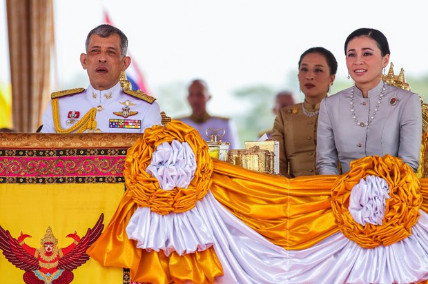 ཐའི་ལནཌ་གི་རྒྱལ་པོ་གསར་པའི་ཁྲི་འདོན། ཐའི་ལནཌ་གི་རྒྱལ་པོ་གསར་པའི་ཁྲི་འདོན།